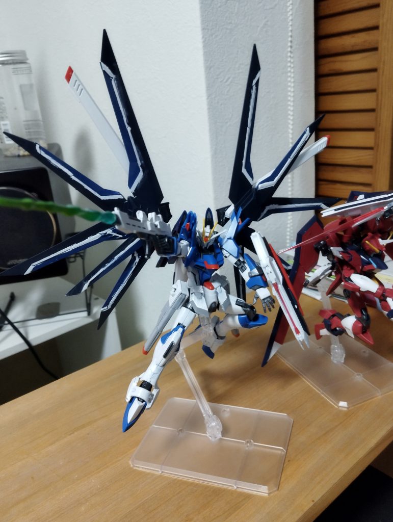 ビームライフルエフェクトってグリーンで良かったんでしょうかストフリはグリーンだったのでほぼ思い込みで塗ってしまいました。 