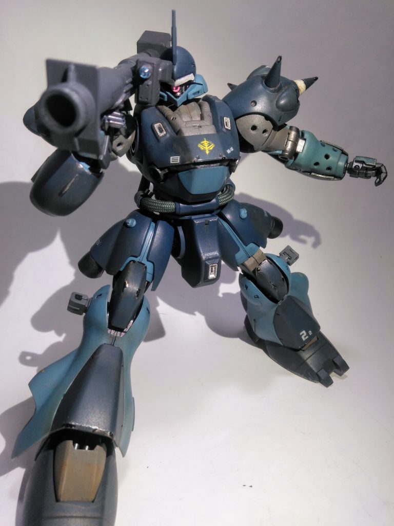 ハイ。『ジャイアント・バズ』を構えてみた 😤　　　　　でも、『ノーマルドム』が持つ｢バズ｣より小さくて、今一つ迫力が足りない様に思います😏