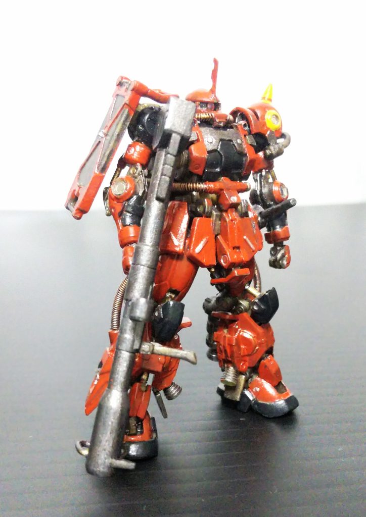 ジャイアントバズーカ、ヒートホークはカップヌードルガンプラ（ドム）よりトレード、各動力パイプは銅線にて作り変えています。頭部モノアイはネールパーツにてクリアーパーツ化、またアンテナを真鍮材より削り出してリアルタイプブレードに改修。