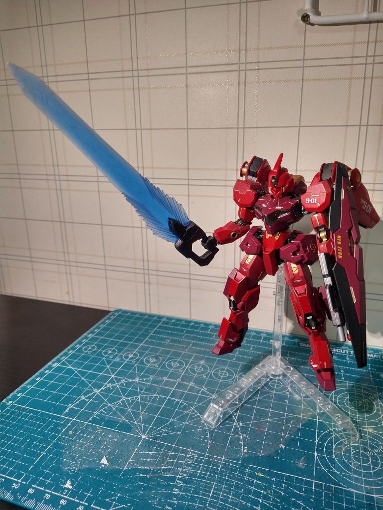 で、近接武器が無くなってしまったことに後から気づく始末です。急遽、ジャンクパーツを寄せ集めて大型ビームソードを作成しました。エフェクトパーツはフルメカエアリアルから拝借してます。