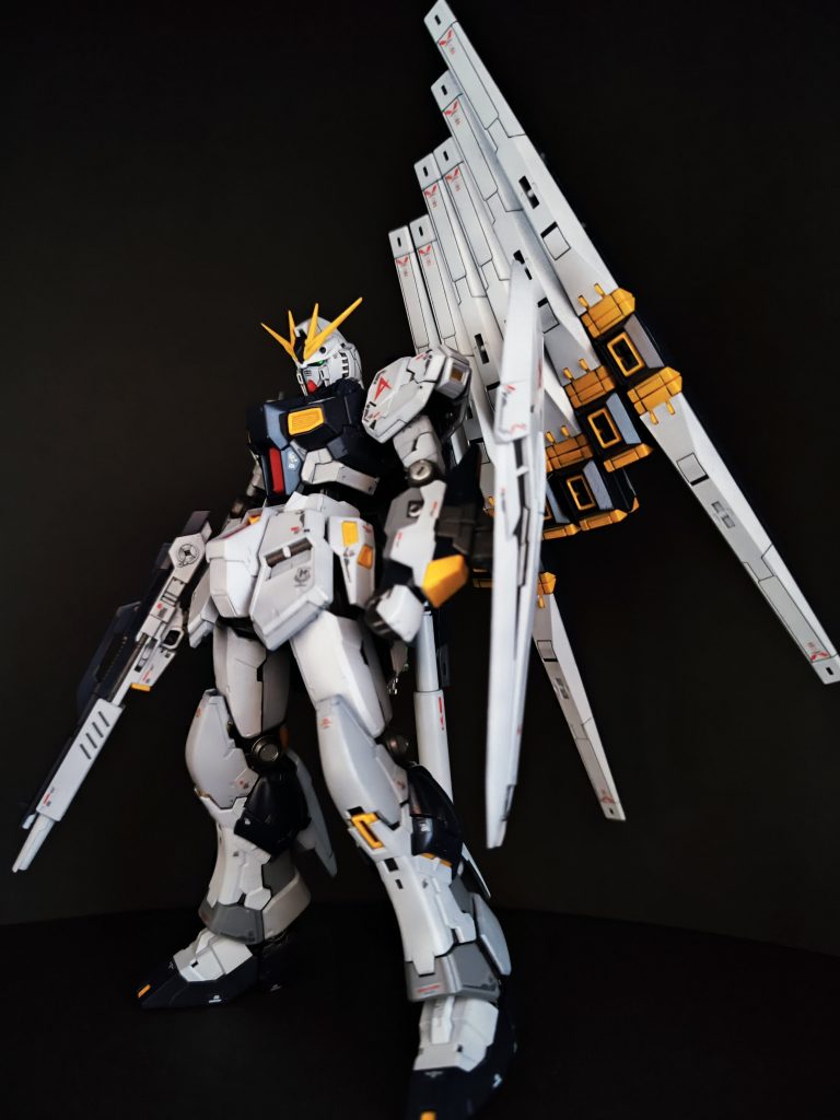 アクリル塗料にて墨入れ付属のデカール貼り付け一応クリア塗装してます。