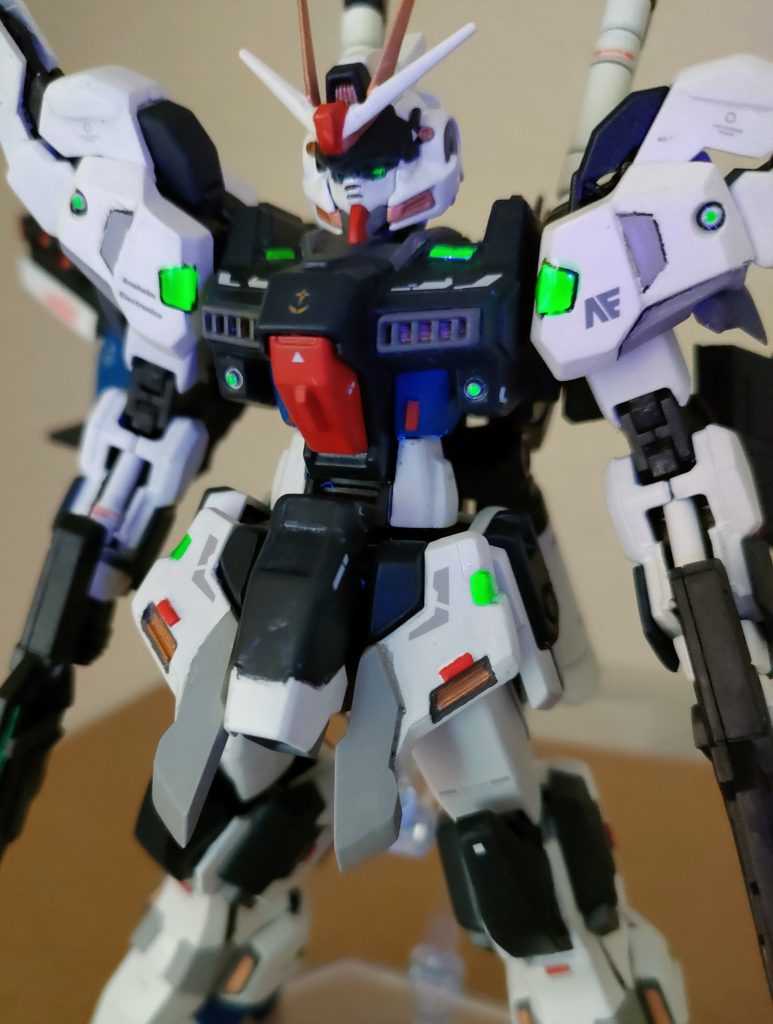 グリーン部分はブラックライトで発光