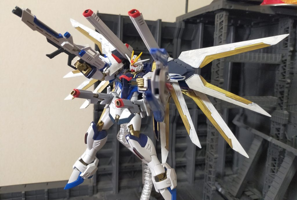 ハイマットフルバースト。後述のドラグーン2基もビーム砲撃てます。