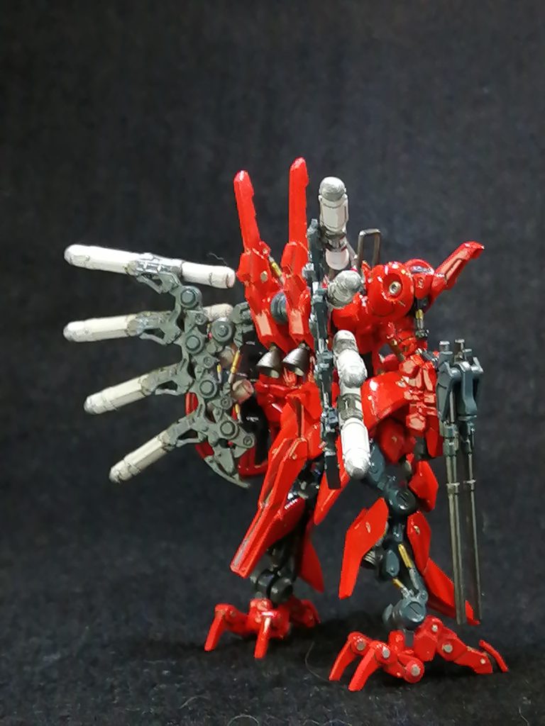 白を下地にクリアレッドを重ねました。 フレームはグレーとシルバーにミディアムブルーを少々混ぜました。 何時ならもう少し塗り分けをする所ですが、今回はMH風なので単色です。