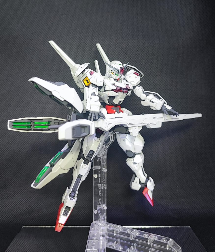 ↑パーメットは蛍光レッドで発光します。装甲裏はそれっぽく塗り分けています。