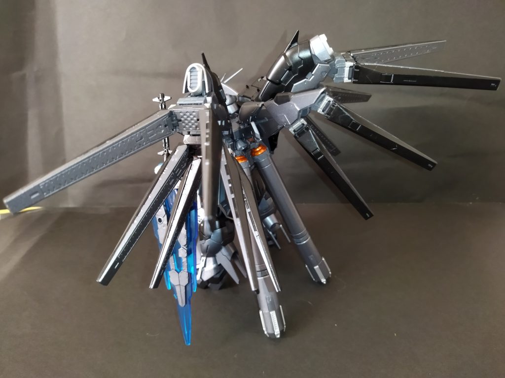 バックパックのファンネルは武器としての機能をオミットし、推進装置に転換。高機動時には展開される。地球の重力下及び宇宙空間問わず、あらゆる状況において常に抜群の機動力を発揮する。この原理は後のミノフスキーフライトシステムにも活かされることになる。