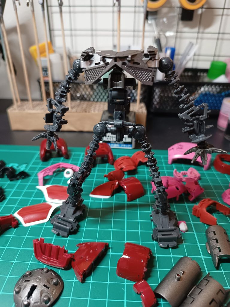 中身は…もちろんRGなのでアドヴァンスドMSジョイントです!