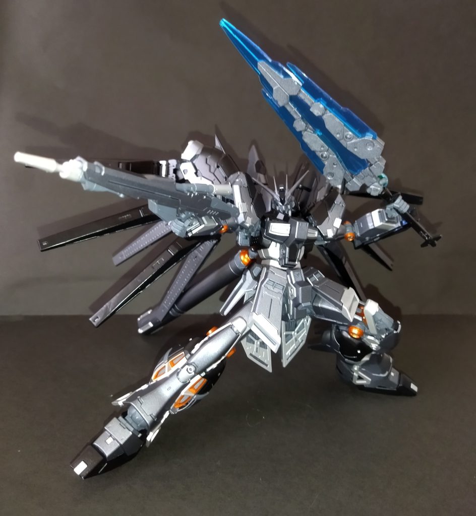 せっかくの良キットをこんなふうにしちゃった上にお粗末な機体設定でごめんなさい…はっきり言って自己満足です。例によって次回作は未定です。SEEDの劇場版見てデスティニー欲しくなってるのはナイショ。