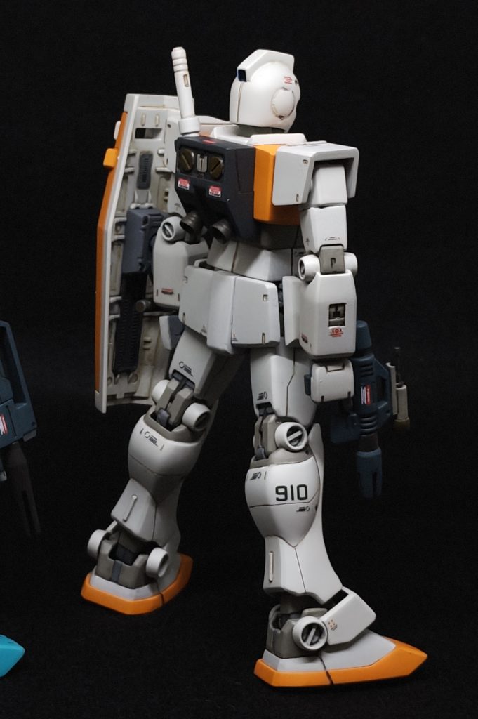 それと、新型MSがどんどん登場する一方で、旧世代のMSを改修しながらセコく使い続けるのも、どうなんですかね?ネモという正式な後継機まで出てるのに。ちなみに現用兵器だと、F-15は登場から50年程になりますが、まだ活躍してるみたいですね。宇宙世紀の兵器開発事情はどうなんでしょうね。