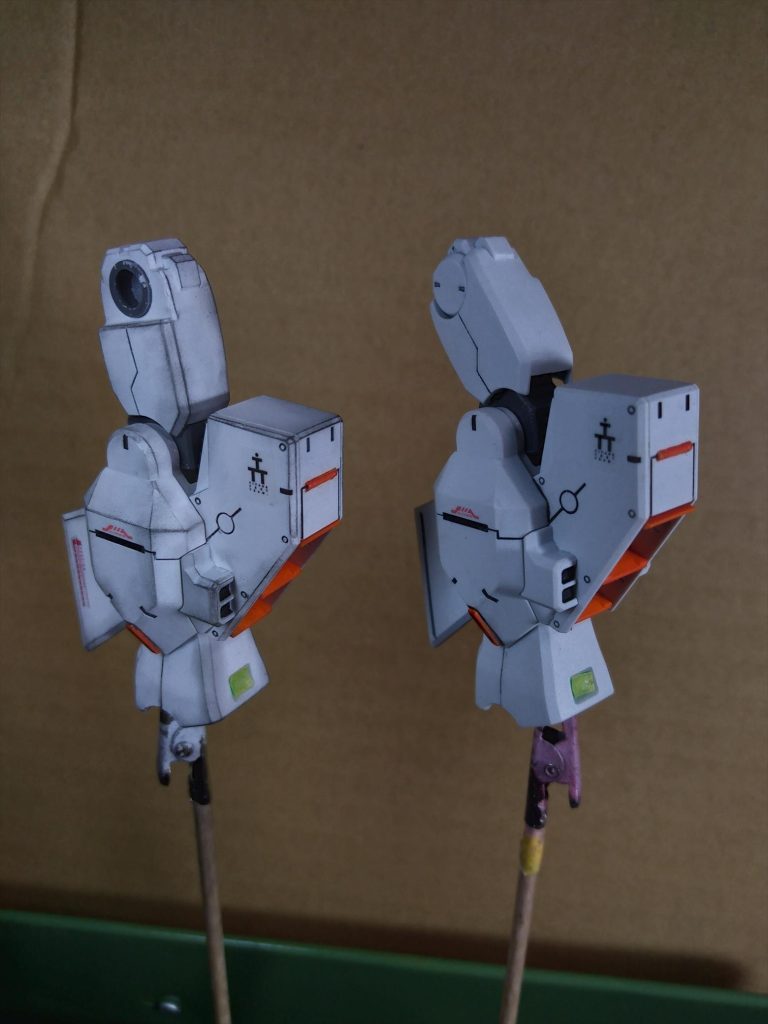 左がパステルシャドウ。良いんじゃないですかね。C面がある部分だと、綺麗にパッケ絵かアニメの輪郭線みたいに見える。ただどうしても粉が散ってスス汚れみたいになってしまう。ふき取りきれなかった部分は、マジックリンで表面のつや消しごと除去。まぁほらウェザリングだと思えばね。多少はね。ね。とは言え今回で多少コツがつかめた気がするので、次回はもう少しましに出来るかも。そんな訳で完成