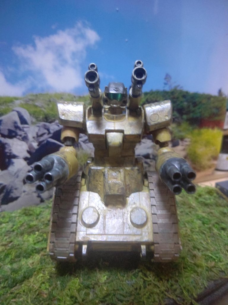 正面写真ミリタリーぽくジャングルか砂漠仕様にしたかったのですが背景と下は昔使ってたの使いました遊び感覚でやったので本格的にやるならジオラマ作るべきだったかもね😅