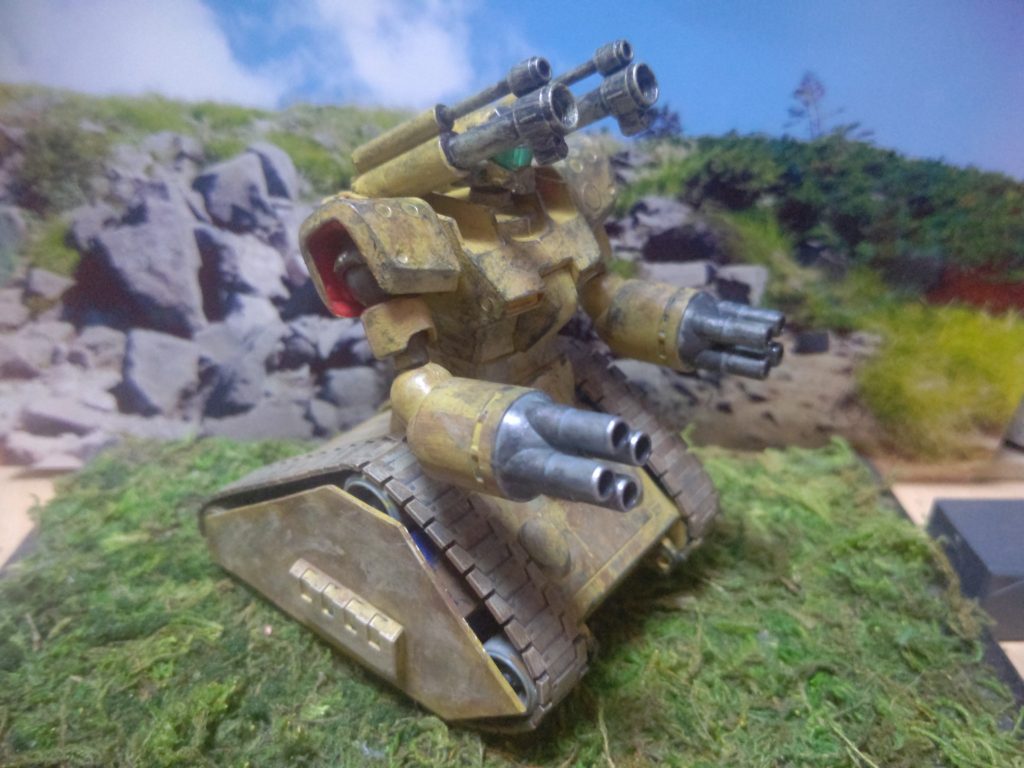 筆で重ね塗りしてます赤い部分も塗った方が良かったかな…🤔泥はねや砂塵による戦場の汚れ再現したかったので赤い部分残したり綺麗なとこ少し残したり背部の汚れ少なくしたんですけど素人なんで許してください(*.ˬ.)