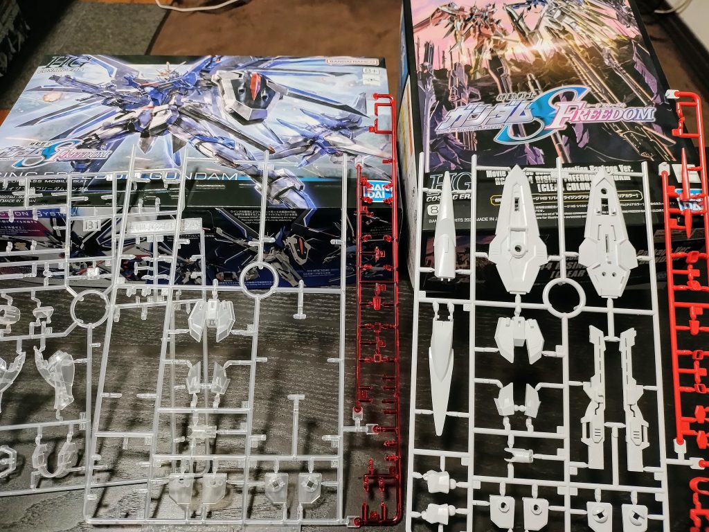 白、赤パーツを通常verでそれ以外はクリアverで組んでいます。