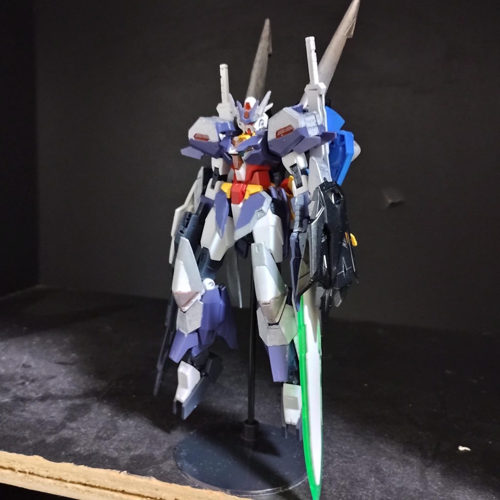 ユーラヴェンガンダムネクストコアガンダムIIツヴァイとウラヌスアーマーネクストがドッキングすることで生まれる、新たなユーラヴェンガンダム。大きな違いとして、ビットを排し、対艦刀へと変更、更にカラーリングの変更がされている。