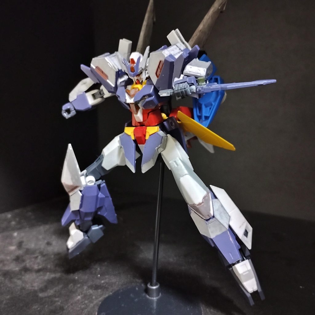 セルコンバットナイフ全装備が使用不能に陥った際、最後に残る特殊ナイフ。他の既存のヒート装備よりも切断能力が高く、攻撃力のみでいえばコアスプレーガンよりも高い。通常は腰部スカートアーマー、GNブレドシールドにマウントされている。