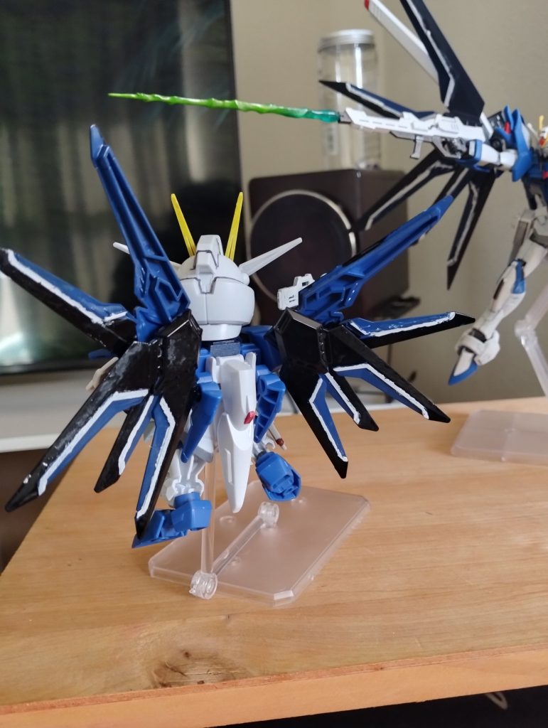 裏から見るともう肉抜きがえげつないですね。これはもう「正面から見ろ！」というバンダイからの熱いメッセージなのではないか？と感じてしまうほどです。