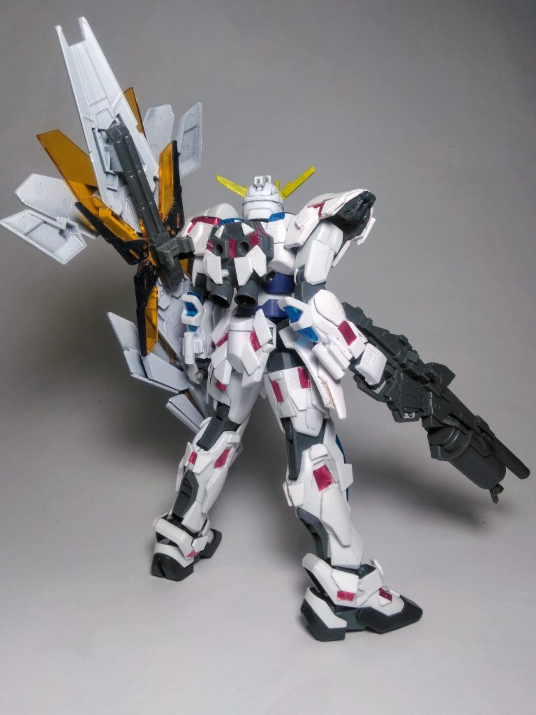 ・・・まぁ、上記の茶番劇は置いといて😋 ソンナ感じで作成です😁ガンプラ界で五指に入る"超絶可動域"を誇るキットを改造です😍(UP主 基準、同率のキットも沢山いるけど)機体名は『ビルド バーニング ユニコーン ガンダム ディストラクション』例に洩れず、 ビルド系の伝統に倣って「命名」です😑此れくらいの長さなら"御の字"ですよね😔💨 だけど、やっぱり言い辛いので、頭文字で略称を『B,B,UC,G,D,』・・・イヤ❗やっぱり長い・・・😭