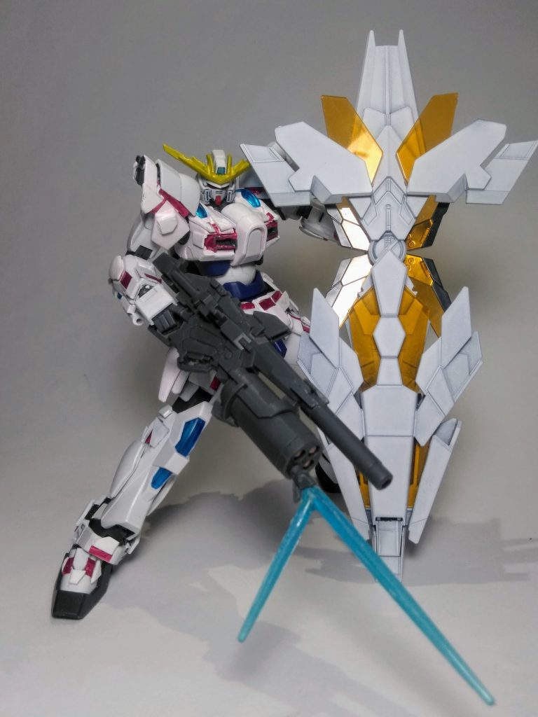 ならば『シールド』を使用しない訳には逝きません😤付属の『ビーム ジュッテ 』を発振です😘 カッコいいけど『ガンダム世界の方々』に『ジュッテ』の意味は判らんのだろうなぁ🤔