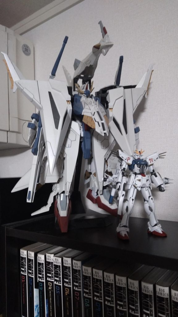 大型MSとのサイズ比較です。ペーネロペーは塗装してデカール貼り手前で1年以上放置中...ペーネロペー1体でF91が5体程購入できます。省スペース&コストパフォーマンス最高キットでした。最後まで御覧頂きありがとうございました。