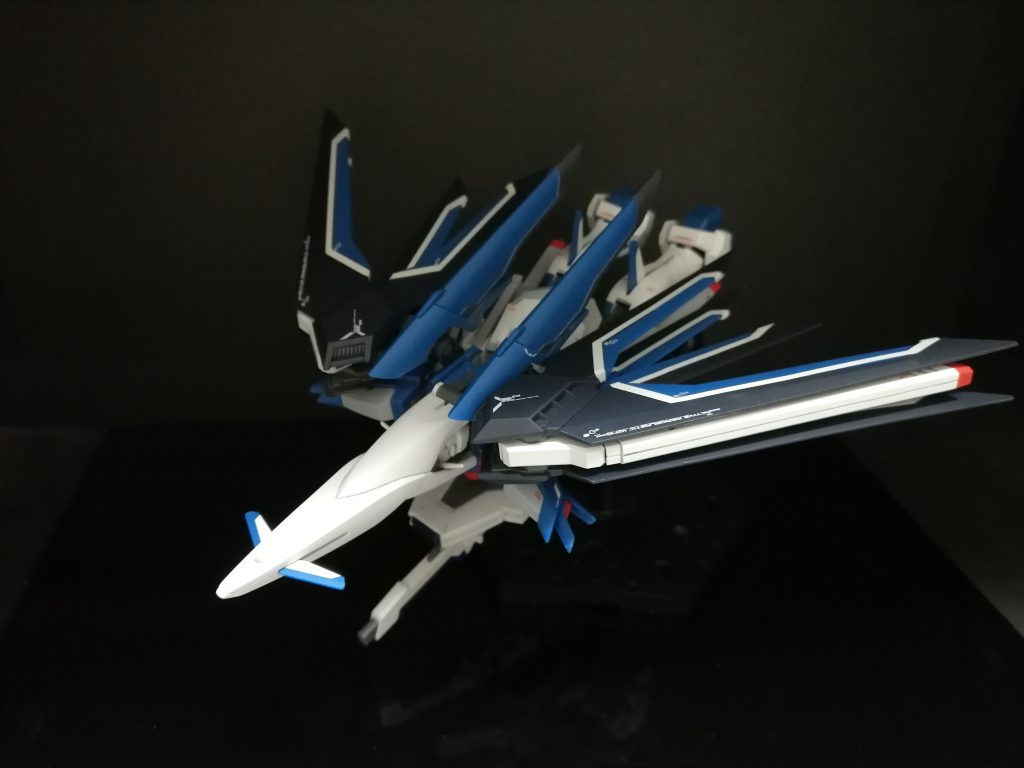 モビルアーマー形態は簡単に変形できるので、いいですね😄