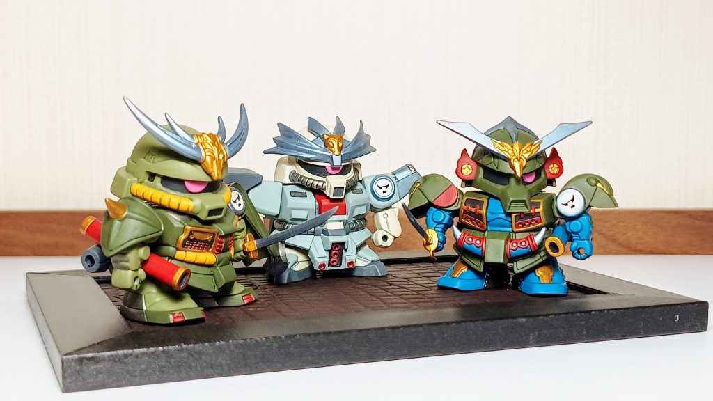 可動は大したことないので似たような写真ばかりに。