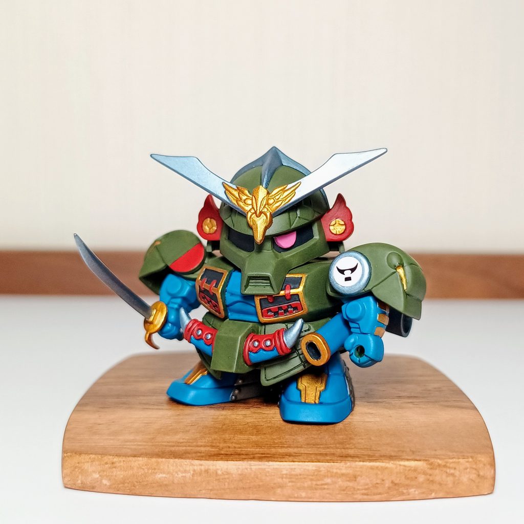 スピード自慢の長男、古殺駆。旧ザクモチーフなので渋いグリーンと鮮やかなブルーのコントラストが素敵!目が左右に分かれてるのもイケメンポイントです。