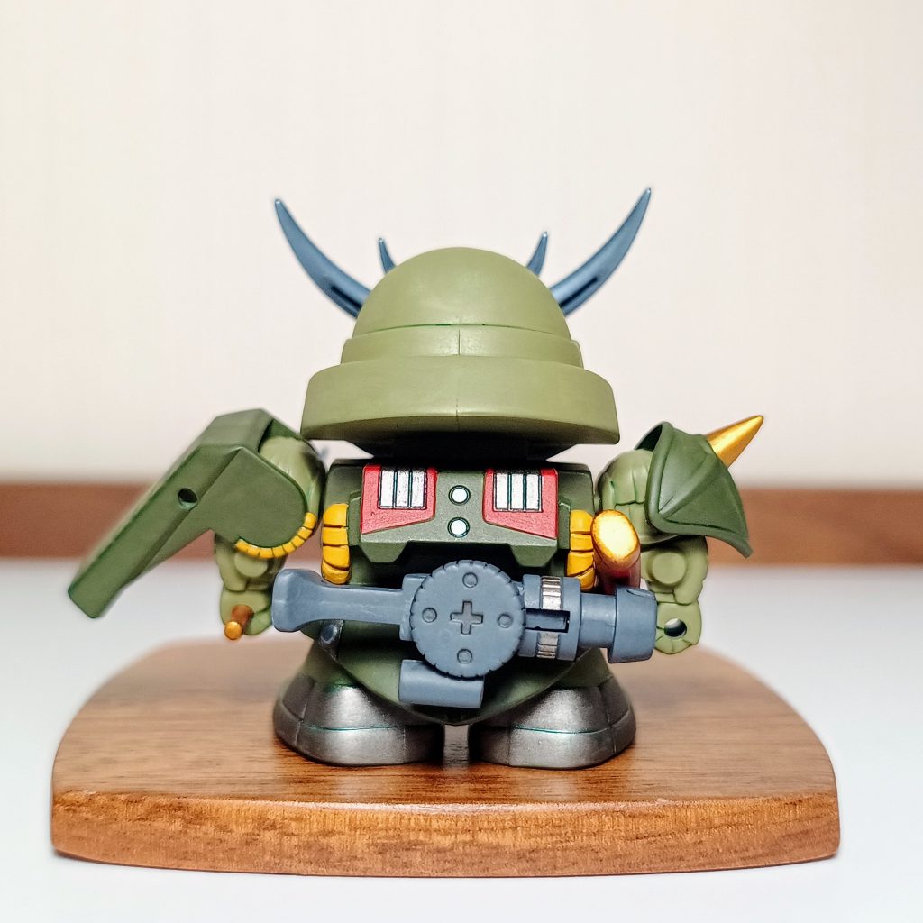 次男の背中にはマシンガン。