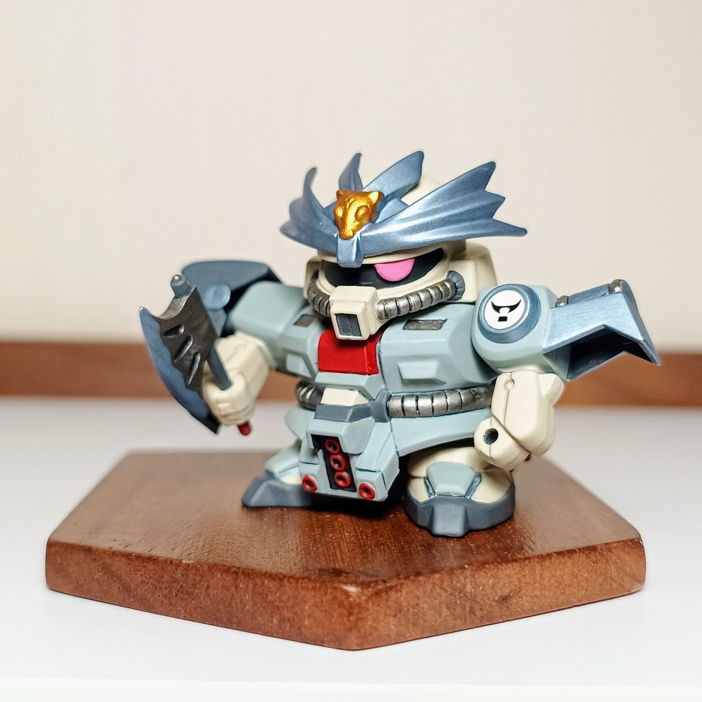 色男の三男、新殺駆。この子だけほとんどBB戦士ザクIIIの流用です。ザクIIIのキットを手に入れるのが一番大変でした!この時代のBB戦士ってポリキャップじゃないんですね!