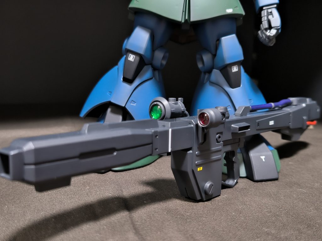 このキットのウリの一つ、ビームバズーカ。クリア部はレジンではなく、レンズクリアパーツをエナメル塗装で仕上げました。少しディテール寂しかったのでちょこちょこと貼り足してそれっぽく。