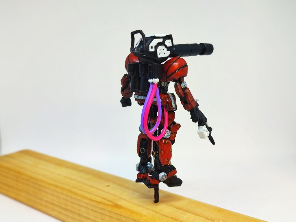 自作キャノンエポパテとランナーでベースを作ってプラ棒、プラ版をぺたぺた。