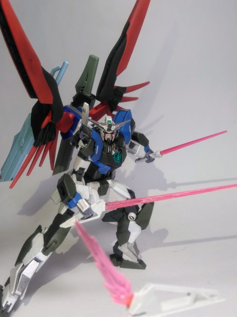 『ブーメラン』を放り投げたら『ビーム サーベル』で追い撃ちを! 🤭 『ブーメラン兼用タイプ』と『コア ガンダム』に装備されてイるモノで『二刀流❗❗』😤