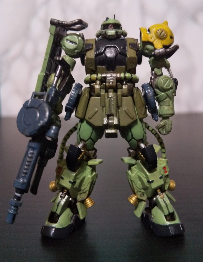 正面はカラーリングだけ（ショルダーアーマー）に見えるのですが…