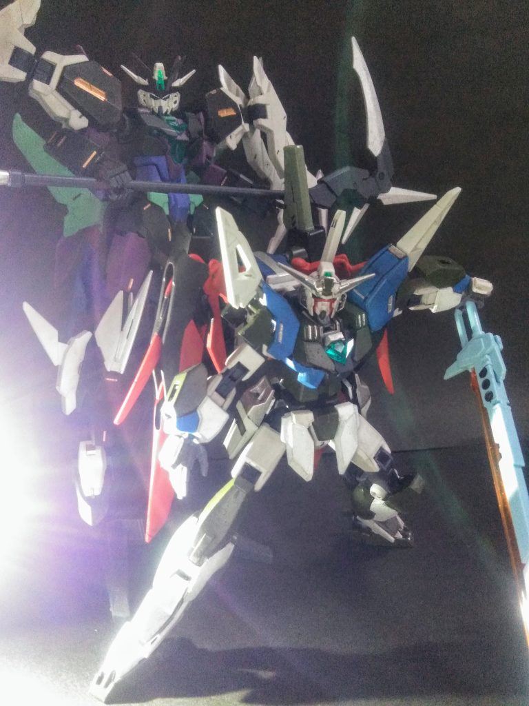 『ヒロトくん』の『プルタイン ガンダム』と並んでミタ💕 ヤッパリ「シメ」はこのシチュエーションで❗ デナイと「関係性がアヤフヤ」なので😣 次回予告気持ちよ~くバトルをシテルト😍"あのヤロウがチョッカイ"をかけて来やがった❗全く!"何時も×2"なんだってんだ😠チッタァ兄貴を敬えってんだっ!!😤毎度の事だが、ワチャワチャやっているその時に背後に気配を感じて振り向けば・・・ 『次回 ➖(マイナス) 4.0 話』 『ヤッベ!! コノ人、苦手なんだよなぁ(苦笑い)』『ガンプラビルダーの修羅場がミエル・・😑』