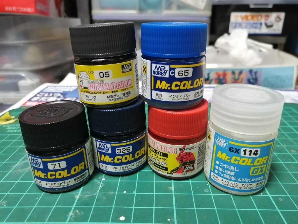 　白は白＋黒少量。胸はブルーＦＳ15044　赤はシナンジュレッド　黄色はキャラクターイエロー　Ｇディフェンサーの青にインディブルーなど使ってます。　エナメルで墨入れ、艶消しトップコートで完成です。