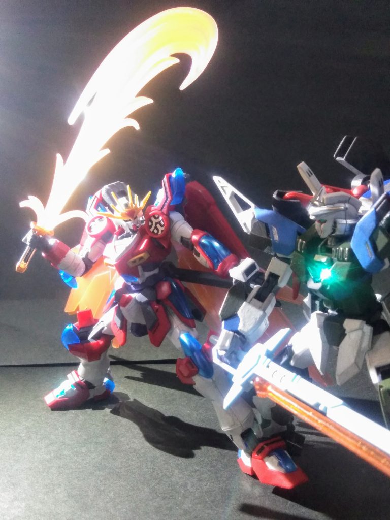 ソンナ訳で『炎の剣』で"殺陣"をします😆勿論"剣"の名前は知りません😏イヤっ❗スンゴイ光るンですけど😎💦💦只、ライト🔦を当てただけなのに🤭