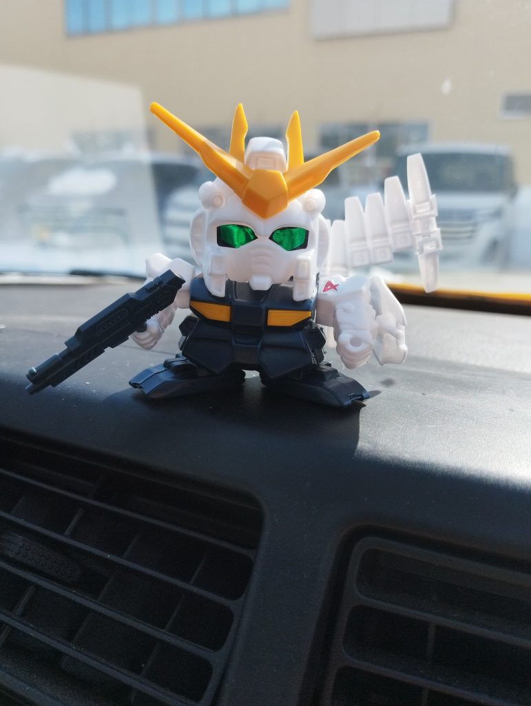 買ってきた段階のνガンダム。220円でした。安いわ懐かしいわでもう衝動買いでした。閲覧ありがとうございました！