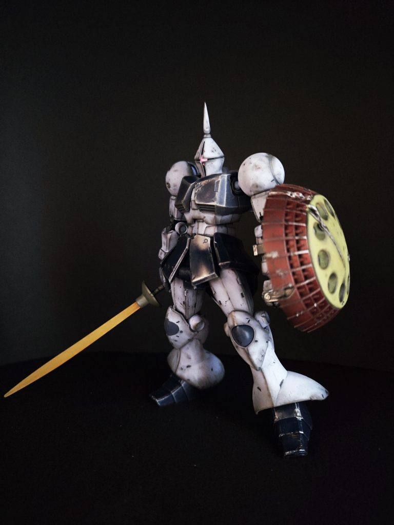 はんだごてで各所ダメージ表現その後、黒で下地→アクリジョンで塗装塗装をはがして下地の黒を出していきますエッジ部分や傷を入れた所にウェザリングマスター