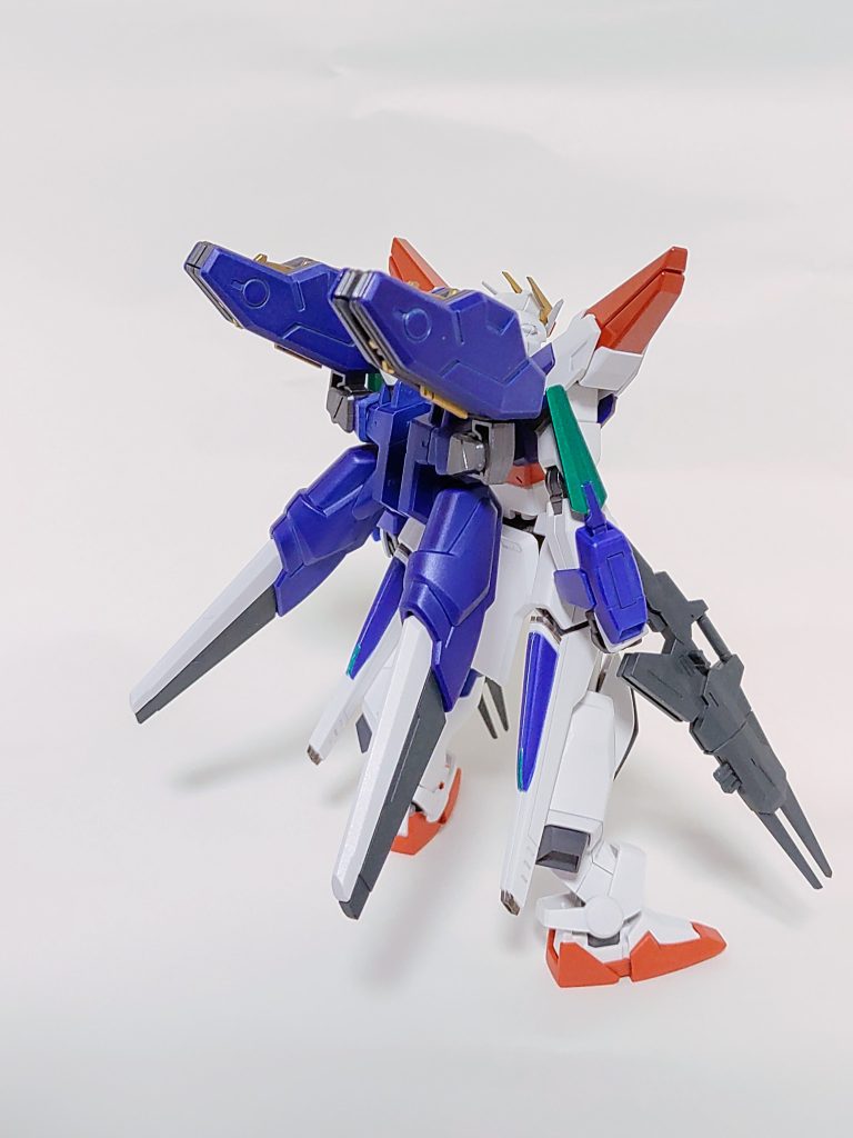 武装はビームライフル、ビームサーベルといった基本的なものからヴェスバーとガンビット、Cファンネル(小)といった近、中距離における武装が主体。すでに盛りすぎな気がしている…