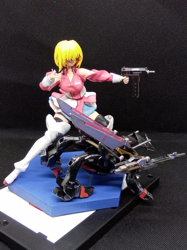 ステラはほぼニューファンドで作ってみました。顔はスカルピー 髪の毛と左手はエポパテヲ使用しています