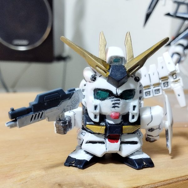 BB戦士　νガンダム