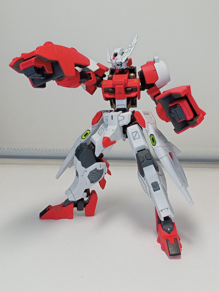 拳を突き出しスラスター全開に!