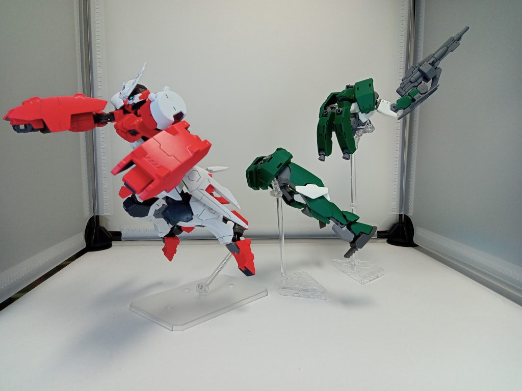 必殺のメタルクラッシャーパンチ！！レギンレイズ君は真っ二つにMSのフレームを叩き割る威力があります以上です