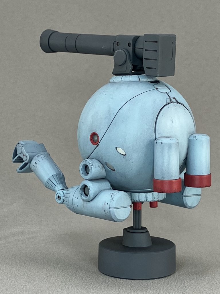 側面にハロの面影があります。