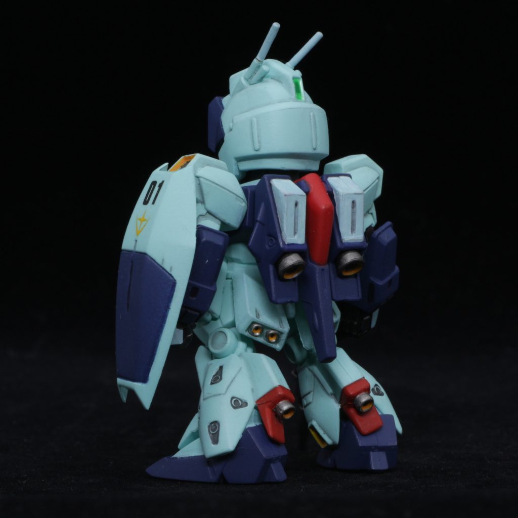 背面の造形もしっかりしています。食玩のレベルもどんどん向上しています（お値段もですが…）。