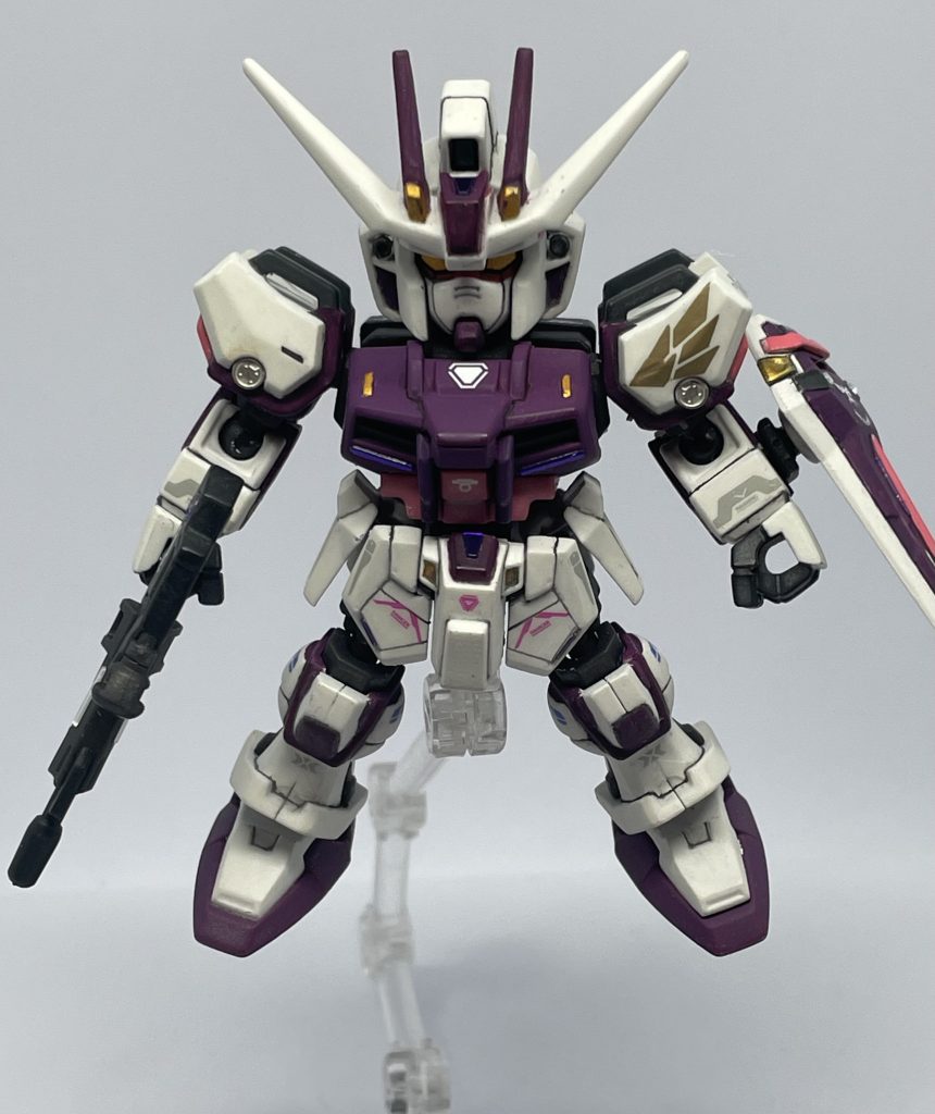 このストライクガンダムは素組でも、モビリティジョイント史上サイコーのカッコ良さだと思っていますなので今回は本体はほぼ改造しませんでした