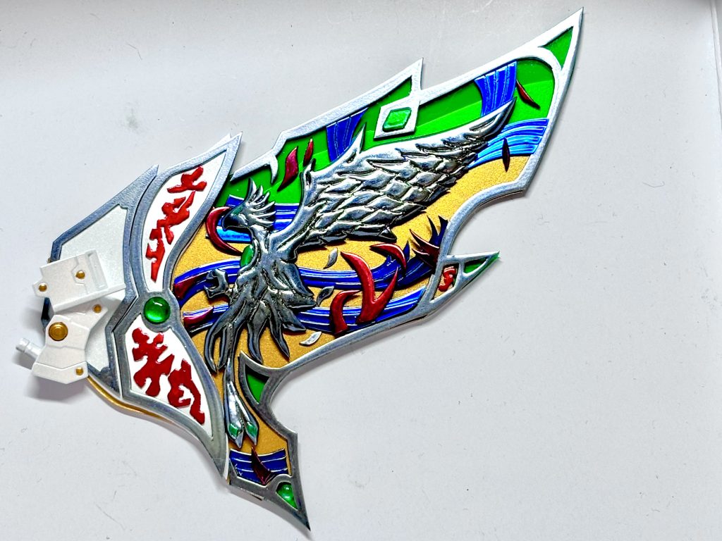 翼はTK趣味垢さんのご提案で幻の限定品「武者號斗丸 天空鳳凰翼形態」の配色をベースに結晶の色などを本体に合わせて製作しました!翼は色毎に削り出し、蛍光緑に塗った透明プラ板に表5層裏3層でプラ板を積層しています(計94pc)☺️