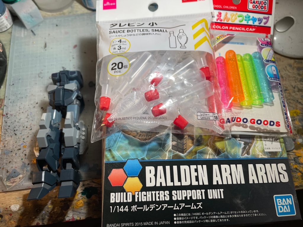 ブースターなどは100均のえんぴつギャップと醤油入れ。ブースターアームはジェスタキャノンの左腕。