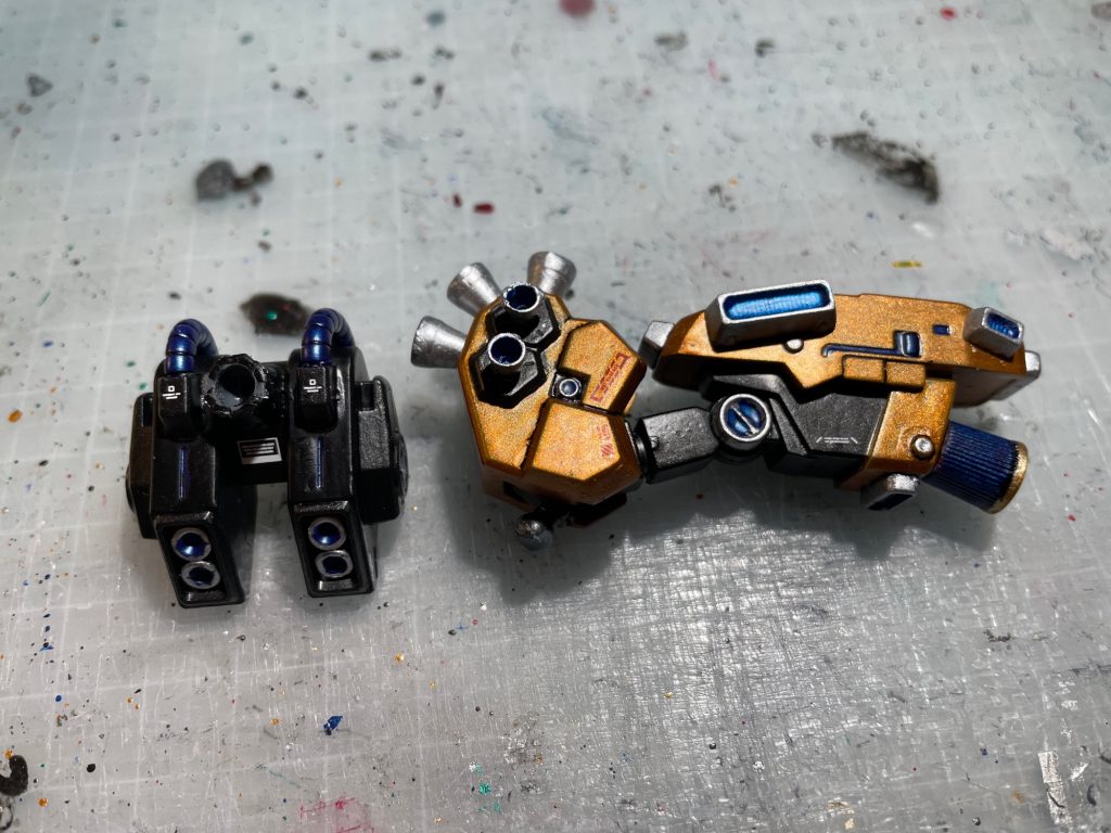 バックパックにボールジョイントの受けを取り付け接合。ブースターパーツを付けまくりました。