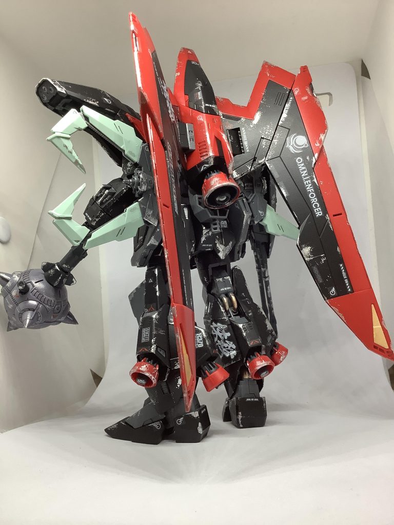 もちろん自立するのだけど。背中が大きくて倒れそう。