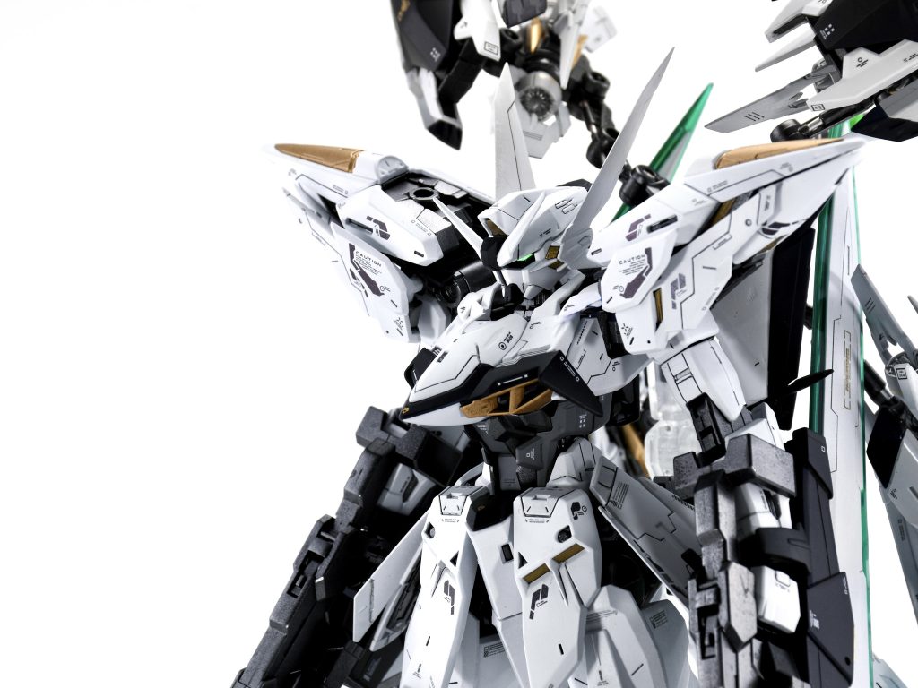 頭部のアンテナはMGデュエルのものに付けてます。フロントアーマーは肩に持っていったのでプロヴィデンスを使用してます。肩アーマーの一部(最前面)は玉藻ノ前のパーツを付けてみました。